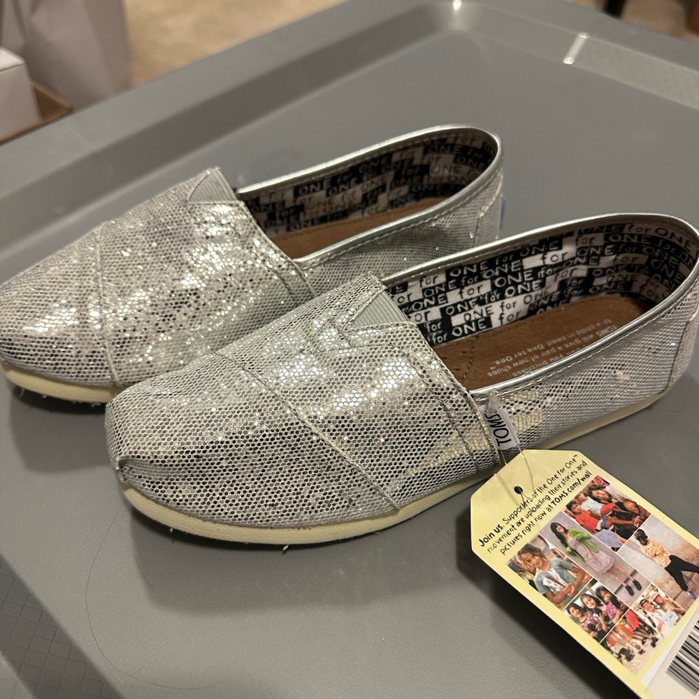 NEW Toms Black and White Patterned Slip-Ons